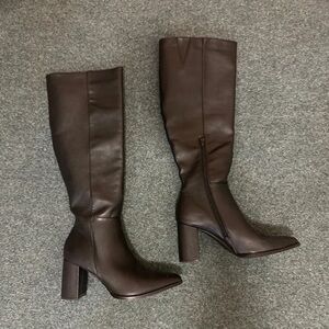 Elegant Dark Brown Heeled Boots